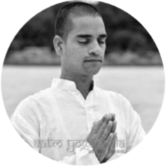 ravi-bisht-iyengar-yoga-teacher