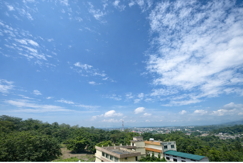 best yoga retreat accommodation Rishikesh India peaceful clean rooms stay