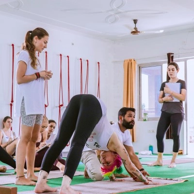 online-group-yoga-classes-on-zoom
