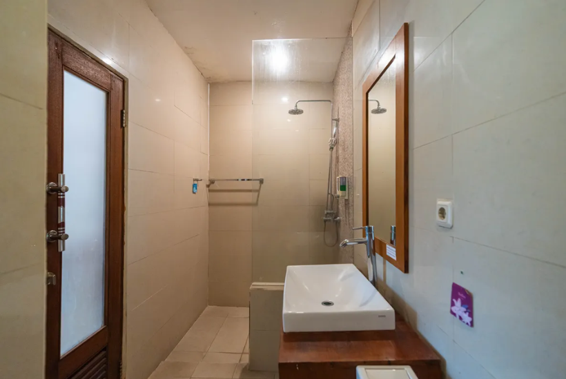 modern bathroom at Aatm Yogashala Bali TTC