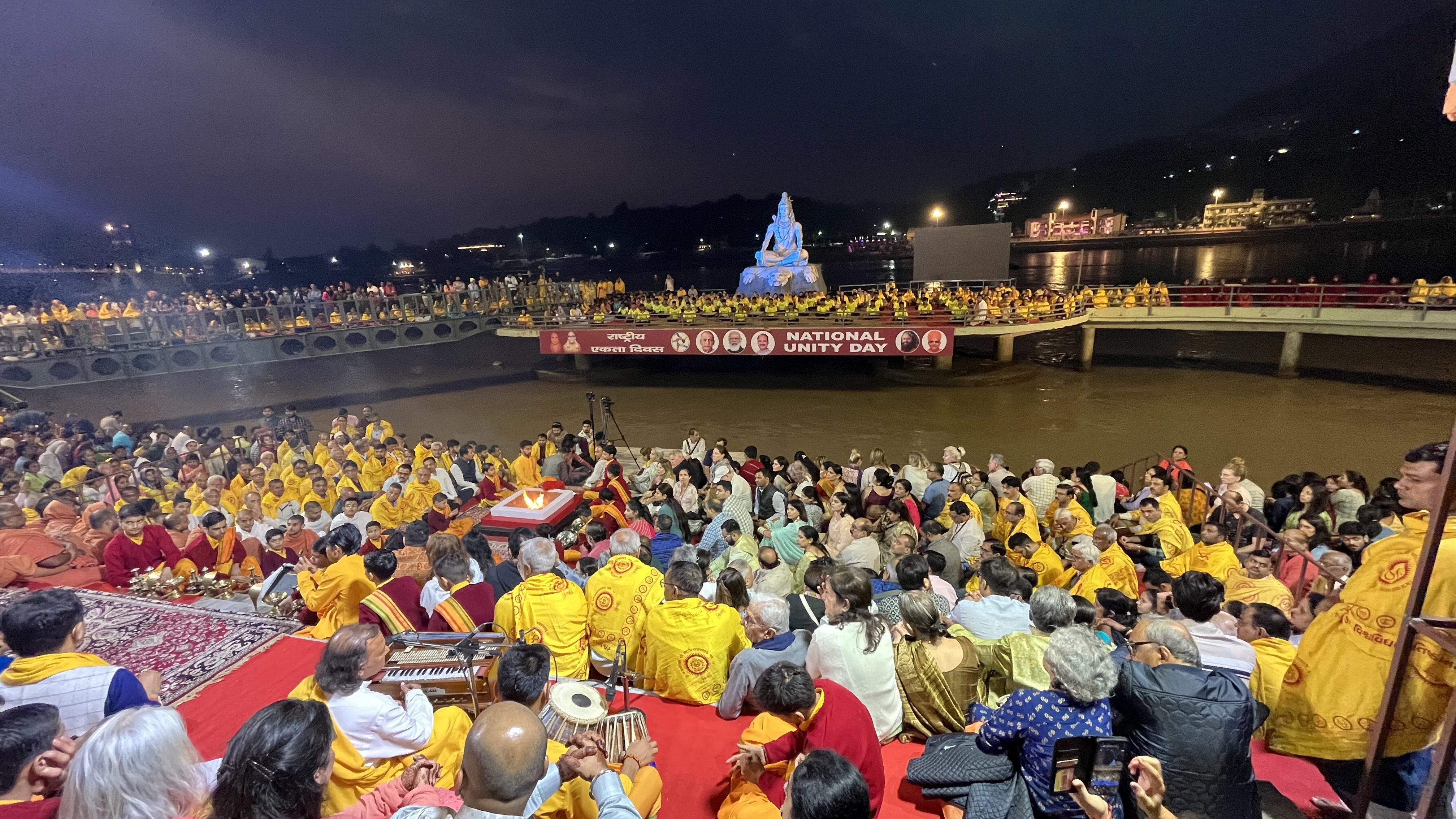 ganga aarti rishikesh parmarth niketan spiritual evening ritual ganges river