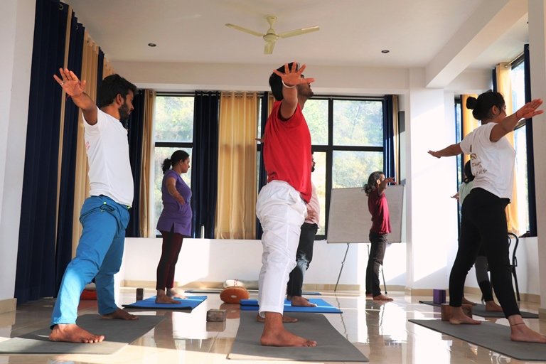 hatha-yoga-course-in-rishikesh