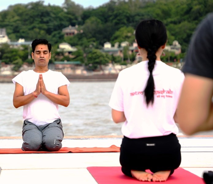 yoga-by-the-ganges