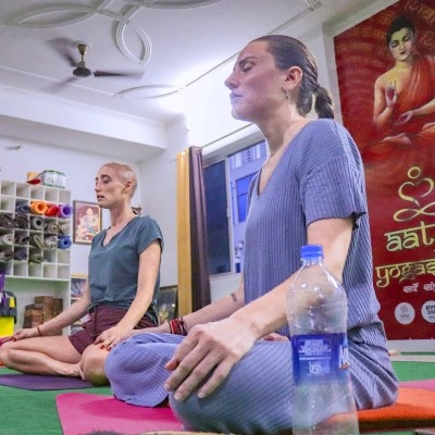 mantra-chanting-session-at-aatm-yogashala