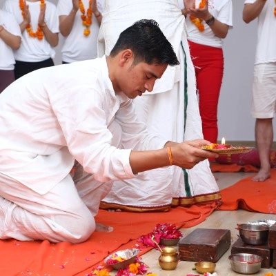 ravi-bisth-yoga-teacher-at-aatmyogashala