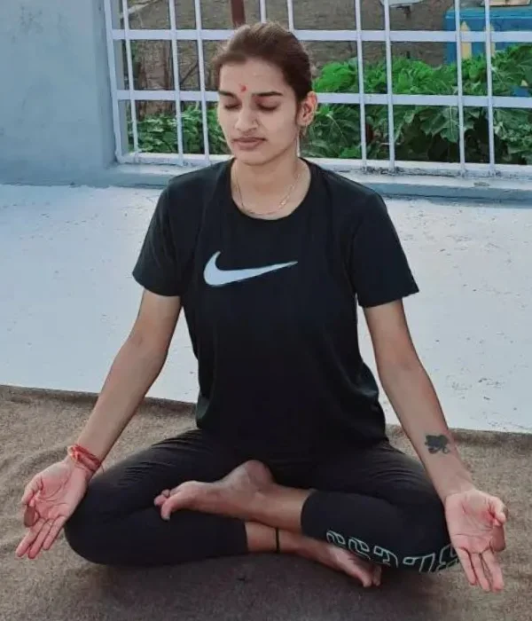 Yogini Priya Panthri Ji teaching online yoga
